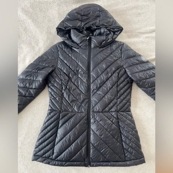 DKNY Packable Puff Jacket - Size M - Great Condition - Picture 6 of 6